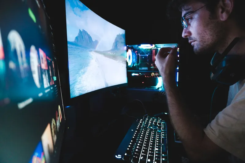 Nobody's Watching Just You Anymore: The Multi-Stream Revolution Reshaping Fandom